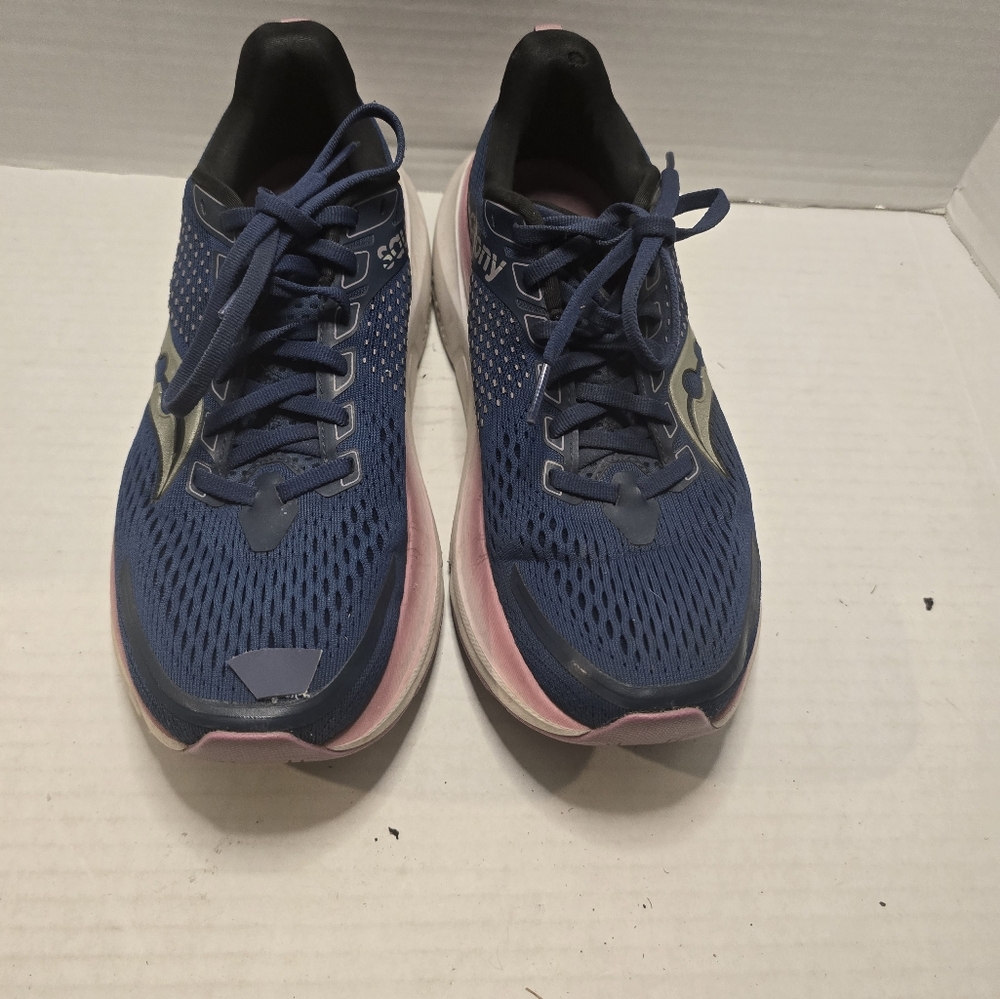 Women running‎ shoes Used Some Wear And Tear